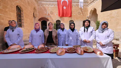Midyatlı kadınlar tarihi konakta el emeğini kazanca dönüştürüyor