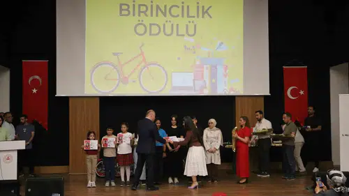 Diyarbakırlı öğrenciler okuma ve çevre projelerinde ödülleri topladı