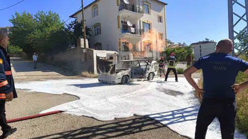 Elazığ’da seyir halindeki otomobil alevlere teslim oldu