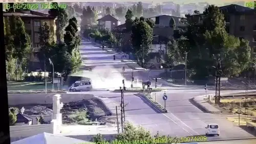 Yüksekova’da acı kaza Minibüs ile kamyon çarpıştı