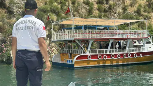 Halfeti sularında mahsur kalan 40 kişi kurtarıldı