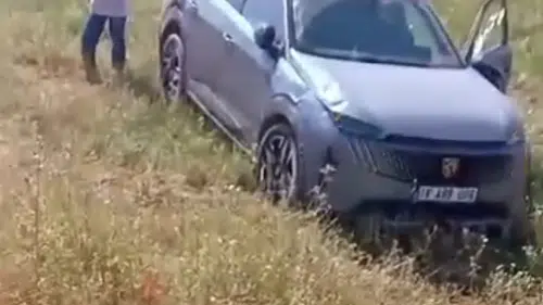 Siirt'te direksiyon hakimiyetini kaybeden öğretmen kaza yaptı