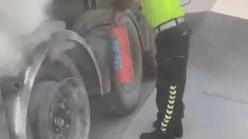 Şanlıurfa yolunda yakıt tankeri yangını son anda durduruldu