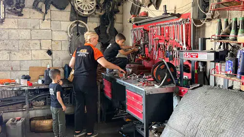 Cizre'de bir kadın yemek getirdiği tamirhanenin motor ustası oldu