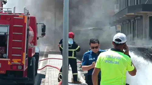 Tatvan’da lastik yangını mahalleyi karıştırdı