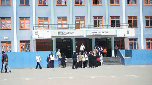 Muş’ta üniversite hayali için ter dökülüyor