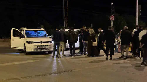 Muş Hasköy yolunda iki otomobil kafa kafaya çarpıştı