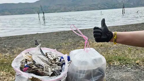 Hazar Gölü kıyısında örnek bir aile temizliği