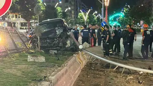 Batman Valilik kavşağında kaza 3 yaralı
