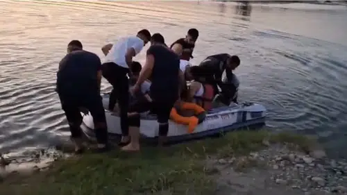 Batman'da yükselen sular 5 kişiyi adacıkta hapsetti