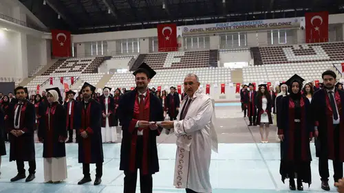 Fırat Üniversitesi Tıp Fakültesi 175 yeni doktorunu uğurladı