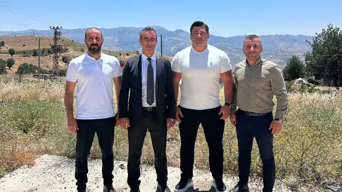 Milli güreşçi Rıza Kayaalp rotasını Şırnak’ın zirvelerine çevirdi