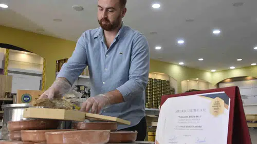 Bitlis balı Paris’teki dev yarışmada dördüncü kez birinci oldu