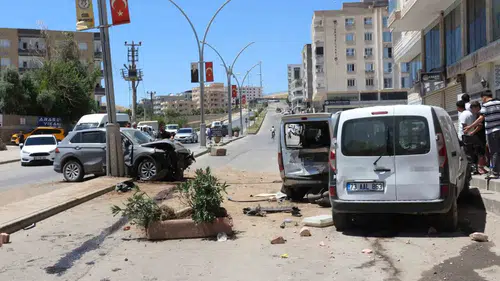 Cizre’de zincirleme kaza sonucu dört kişi hastaneye kaldırıldı