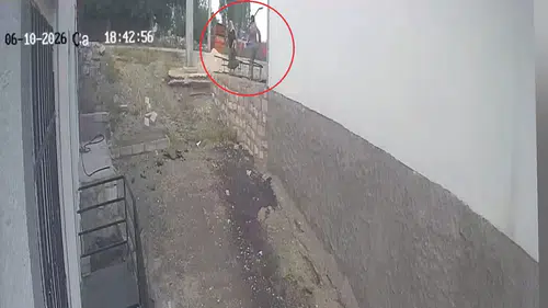 Engelli kızı için rampa isteyen kadına komşusundan kürekli saldırı