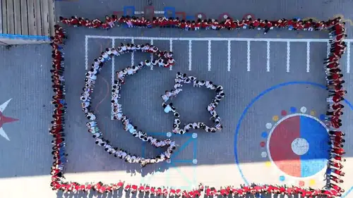 Cizreli öğrencilerden milli takıma havadan ay-yıldız selamı