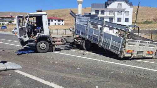 Elazığ kara yolunda iki kamyonun karıştığı kazada bir kişi yaralandı