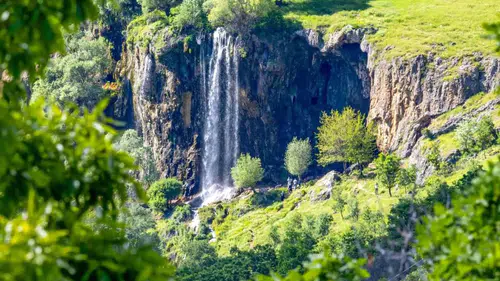 Bingöl’ün saklı rotası Pergasur Şelalesi sezona hızlı girdi