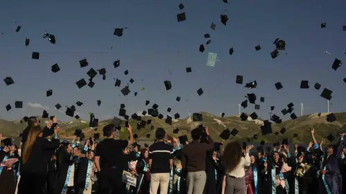 Bitlis Eren Üniversitesi 2 bin 800 gencini uğurladı