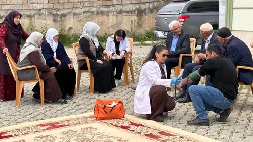 Yüksekova’da köylülerin tansiyonu ölçüldü