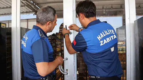 Şanlıurfa’da hijyen skandalı Böcekli tatlı satan işletme mühürlendi