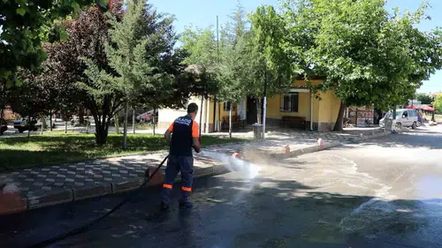 Elazığ sokaklarında temizlik seferberliği hız kesmeden devam ediyor