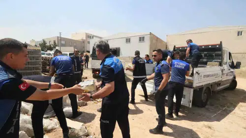 Şanlıurfa'da bir kamyon bozuk içecek imha edildi