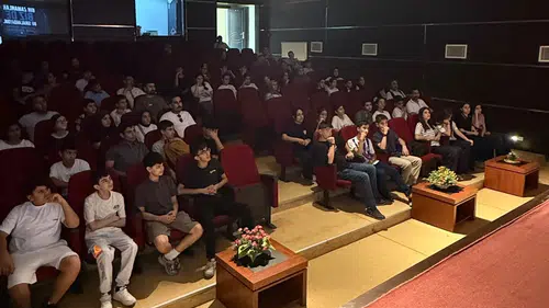 Cizreli gençler sınav stresini eski mezunların hikayeleriyle yendi