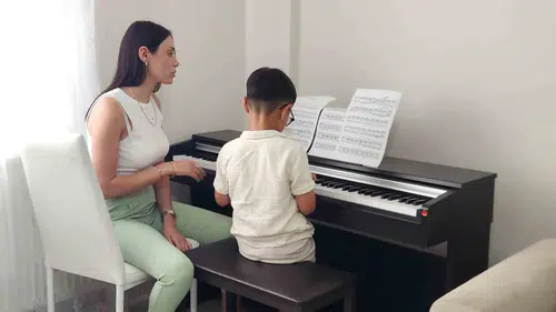 Tunceli’nin minik piyanisti dünyaca ünlü isimleri örnek alıyor
