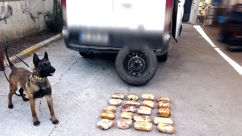 Batman'da minibüsün yedek lastiğinden 11,5 kilo uyuşturucu çıktı