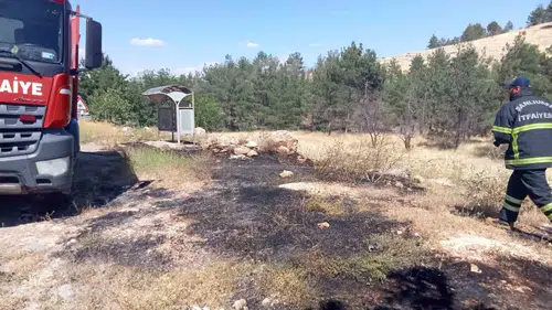 Karaköprü kırsalında çıkan orman yangını büyümeden kontrol altına alındı