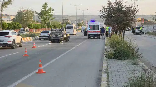 Van'da otomobil takla attı 2 yaralı