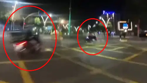 Batman kavşağında motosikletler çarpıştı 3 yaralı