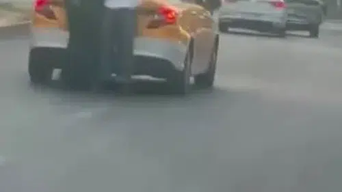 Diyarbakır trafiğinde ölüme davetiye çıkaran patenli yolculuk