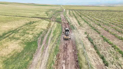 Siirtli çiftçinin tarlaya giden yolu yenileniyor