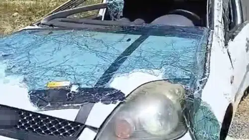 Taziye yolunda otomobil şarampole uçtu