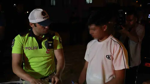 Elazığ’da ehliyetsiz araç kullanan gence ve araç sahibine 80 bin lira ceza