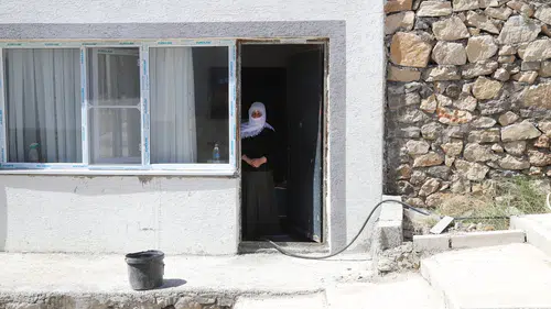 Engelli kızı için rampa isteyen anneye saldırı sonrası belediyeden çözüm