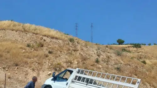 Siirt Şirvan yolunda şarampole devrilen araç maddi hasara yol açtı