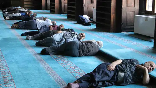 Diyarbakırda kavurucu sıcaklar turistleri tarihi camilerin serinliğine yöneltti