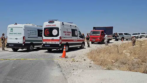Şanlıurfa Karaköprü kırsalında kamyonet içinde cansız bir erkek bedeni bulundu