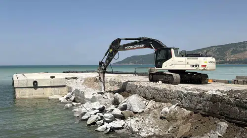 Tatvan sahilinde bulunan eski iskele modern bir görünüme kavuşuyor