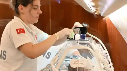 Şırnaklı minik bebeğin kalp tedavisi için İstanbul yolculuğu başladı