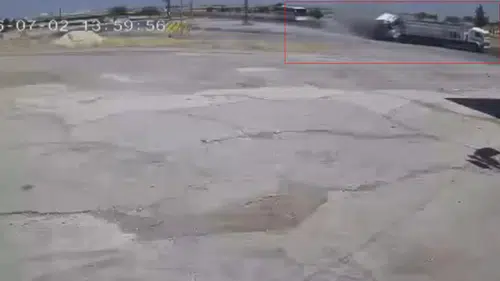 Şanlıurfa Viranşehir yolunda tırın kamyona çarptığı feci kazanın görüntüleri izlendi