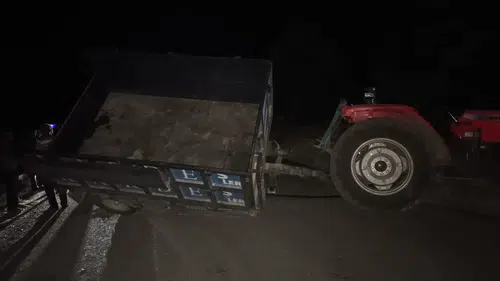 Elazığ Baskil yolunda traktör ve otomobilin karıştığı kazada 10 kişi yaralandı