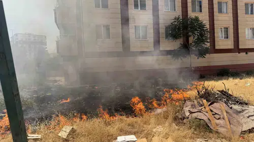 Kurtalan ilçesinde bir sitenin bahçesindeki otluk alanda yangın çıktı