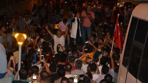 Şırnak halkı 15 Temmuz gecesi tanklara karşı köprüde direndi