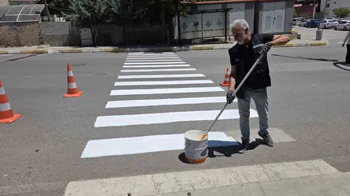 Şırnak sokaklarında trafik güvenliği için boyama çalışması başladı