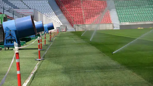 Diyarbakır’da termometreler 40 dereceyi aştı: Amedspor’un sahasında "kavurucu" mesai