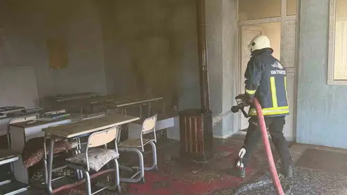 Çaldıran ilçesindeki Kur’an kursunda korkutan yangın kısa sürede söndürüldü